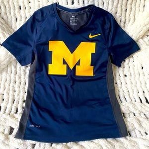U of M Nike Performance Tee (Youth Medium)